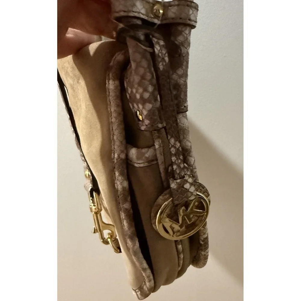MICHAEL Michael Kors Jamie Saddle Bag Tan Suede‎ Snake print Crossbody 469$